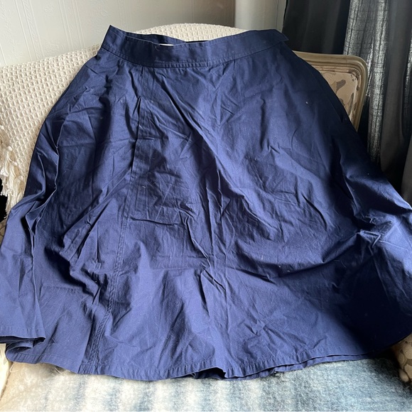 Lacoste Woman’s Bell Skirt Size 38 - Picture 2 of 3